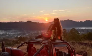Jeep sunrise